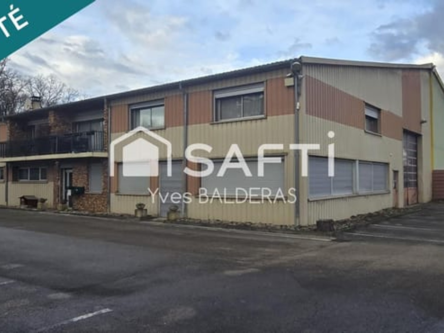 Bureaux 14 pièces 900 m²