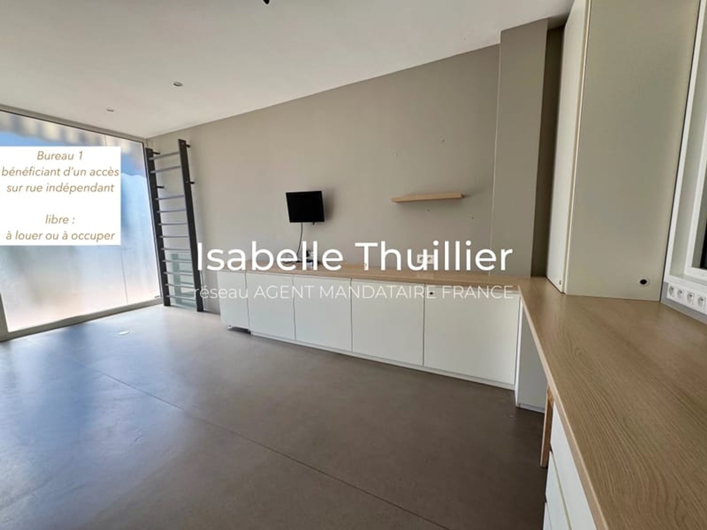 Magasin à vendre - 2 pièces - 49m2 - Saint-Raphaël (83700)