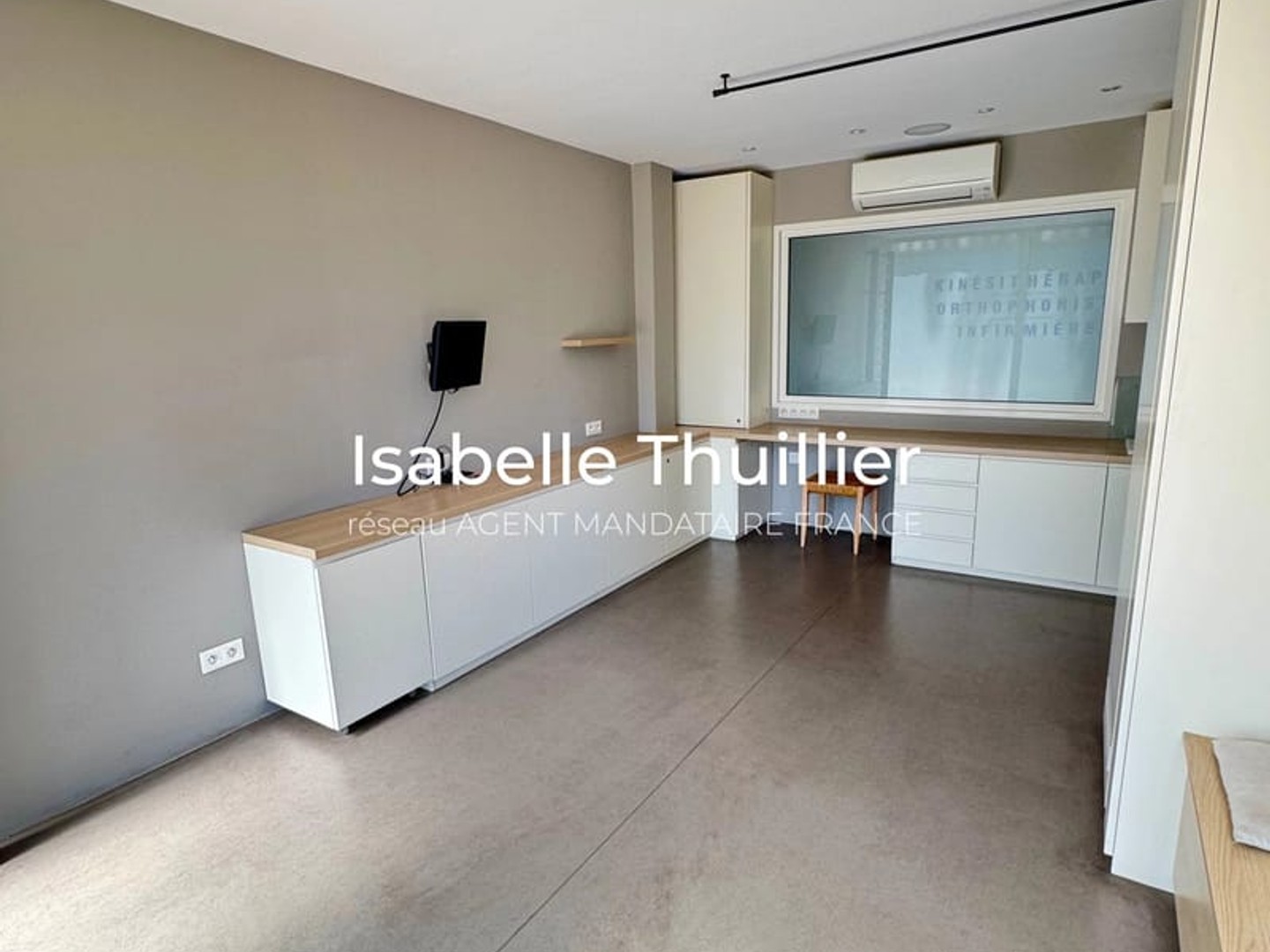 Magasin à vendre - 2 pièces - 49m2 - Saint-Raphaël (83700)