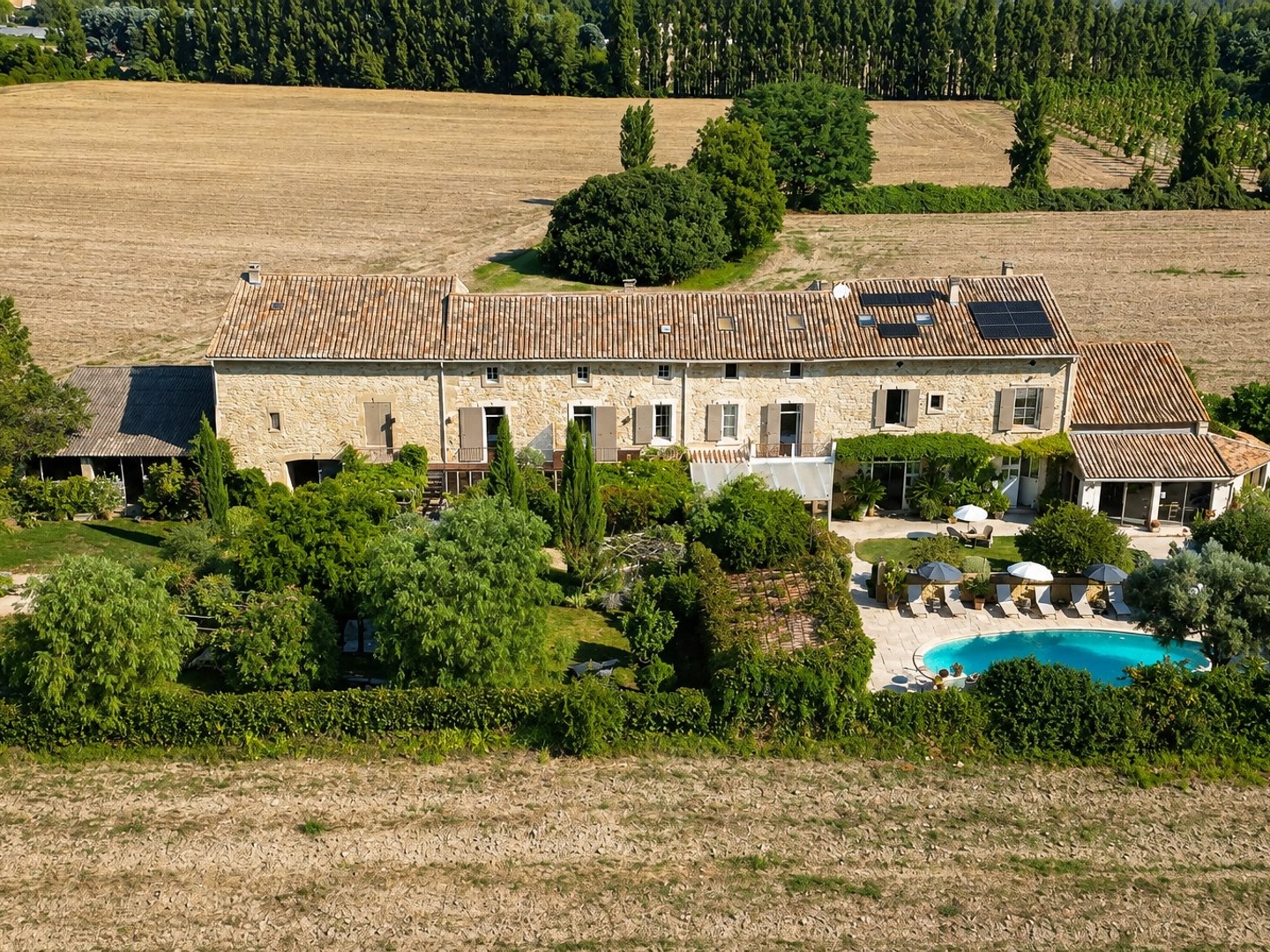 Domaine en pierre de 675 m² avec piscine sur près de 3 ha - Roquemaure