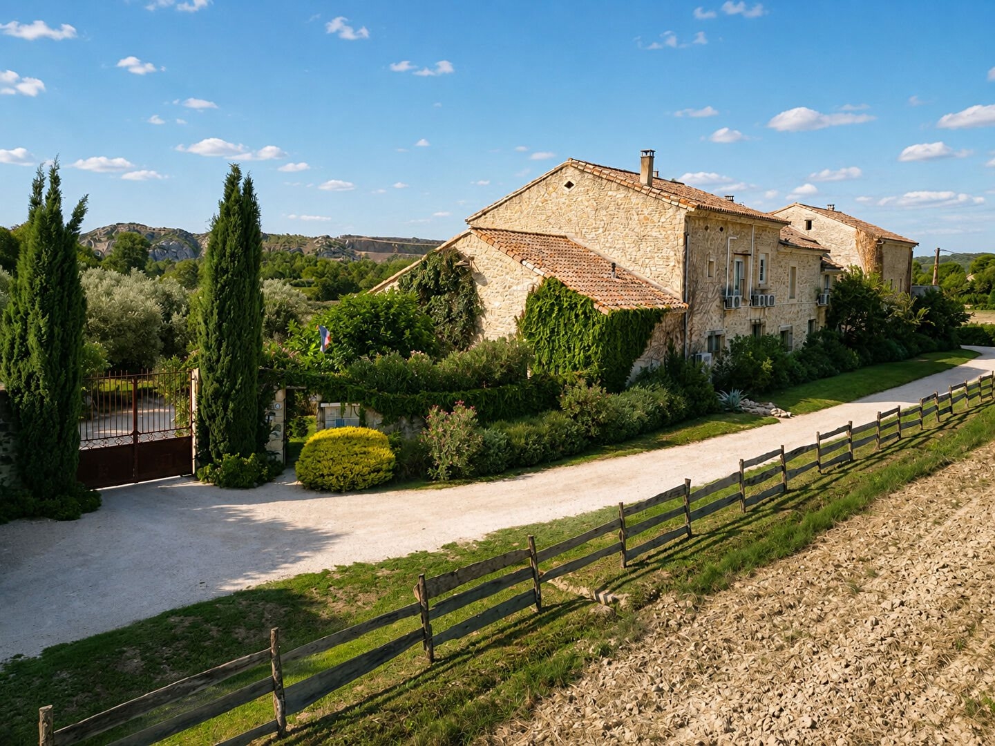 Maison à vendre - 18 pièces - 675m2 - Roquemaure (30150)