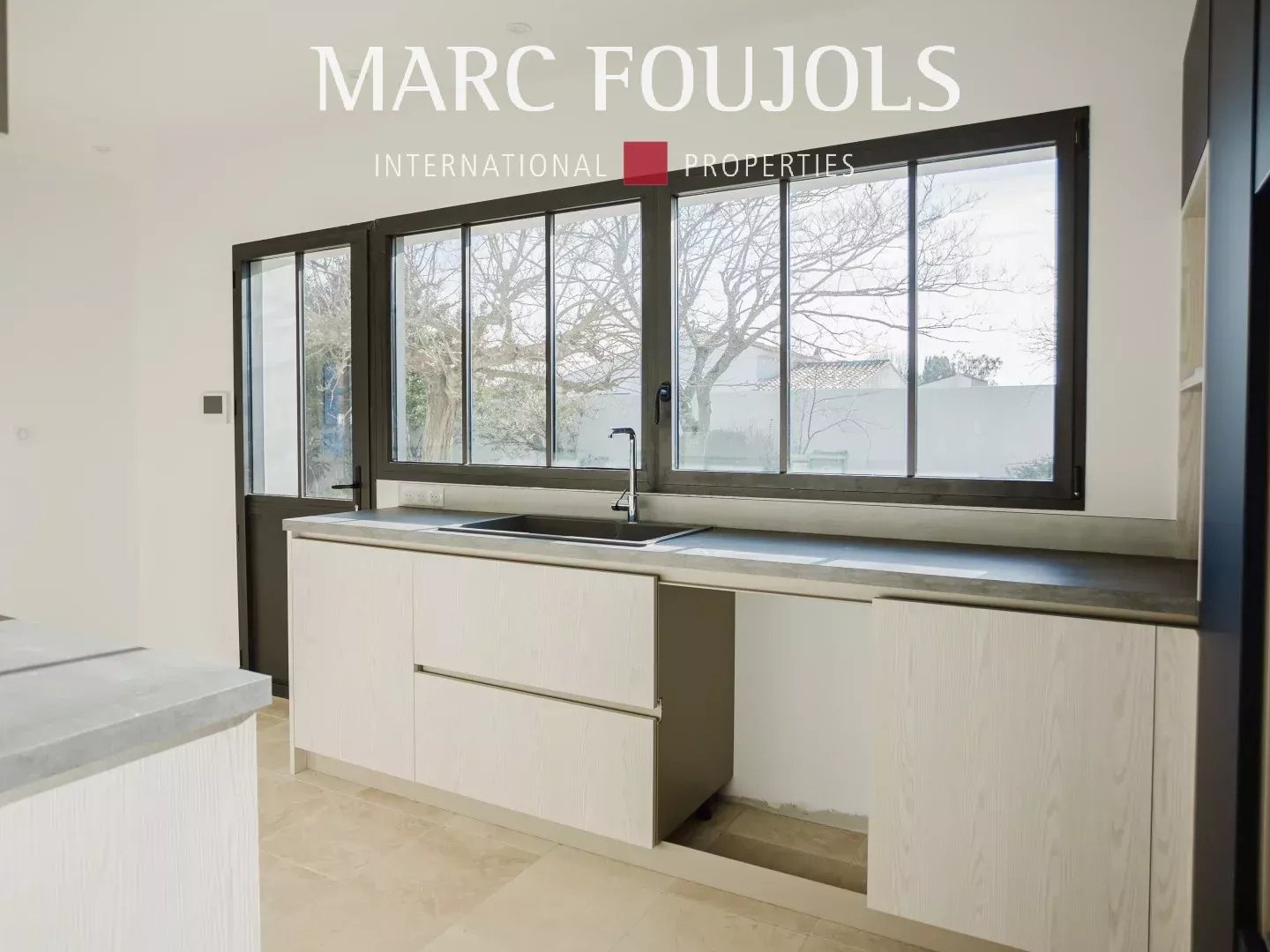 Maison à vendre - 9 pièces - 168m2 - Loix (17111)