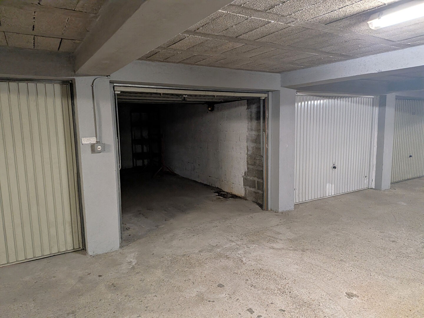 Parking / garage / box à vendre - 15m2 - Maurepas (78310)