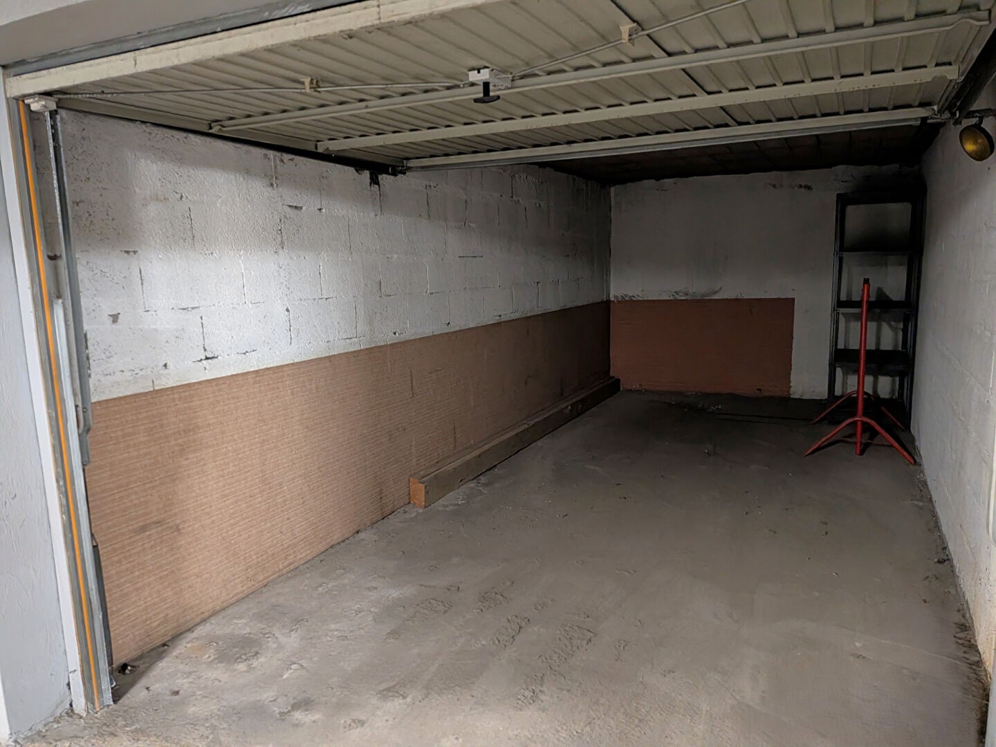 Parking / garage / box à vendre - 15m2 - Maurepas (78310)