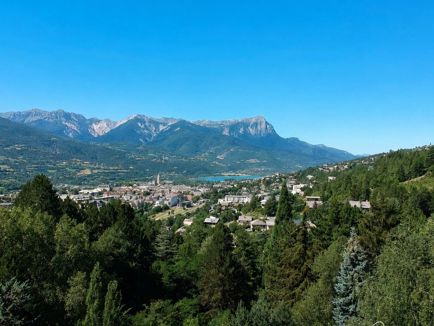 Maison à vendre - 30 pièces - 828m2 - Embrun (05200)