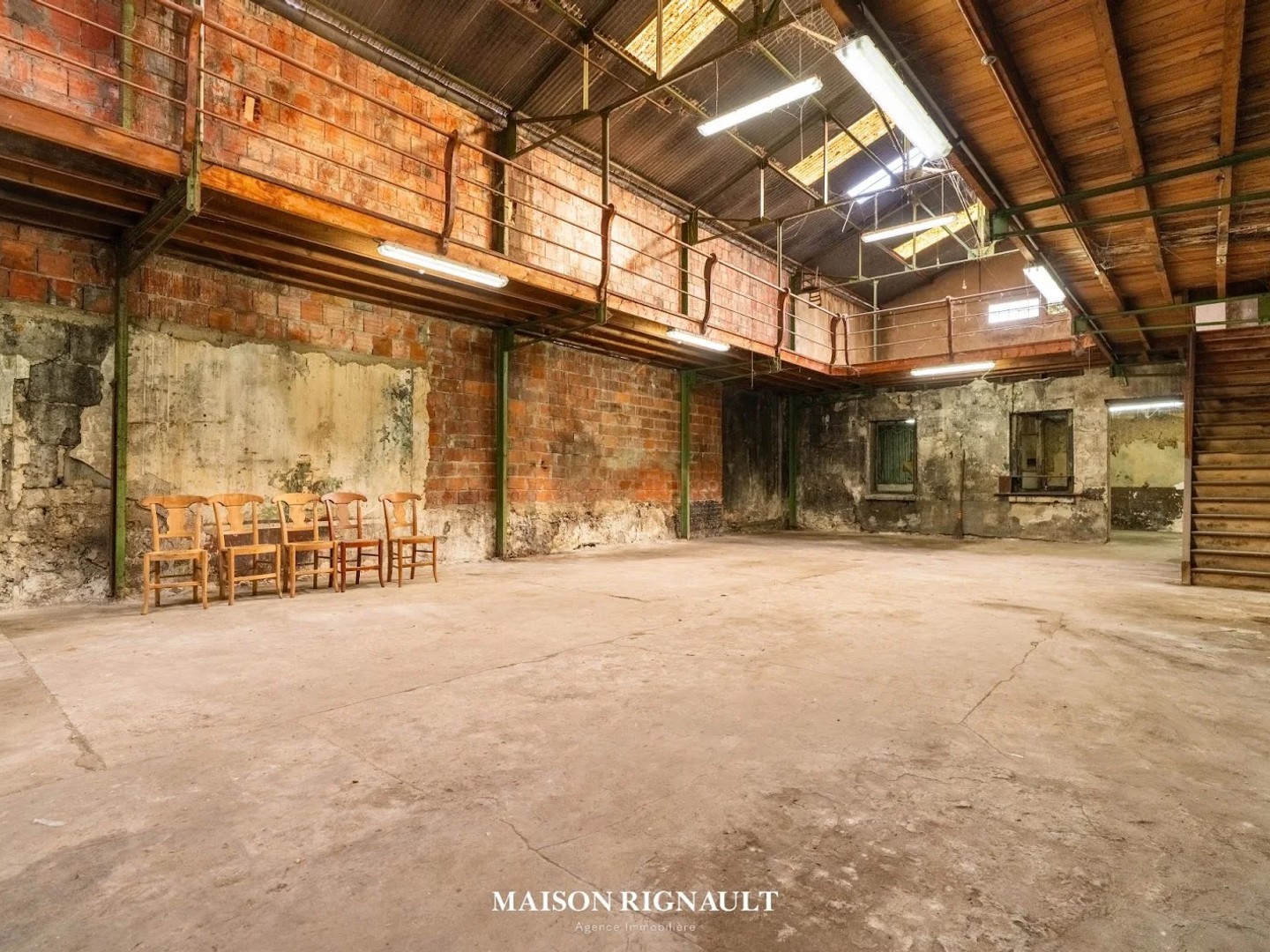 Locaux à vendre - 5 pièces - 254m2 - Saint-Ouen (93400)