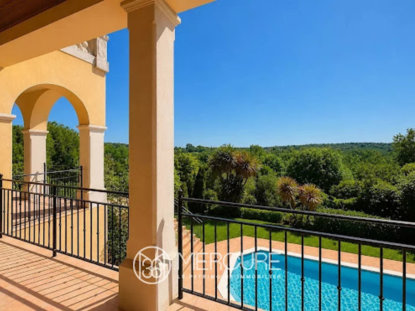 Maison 8 pièces 250 m²