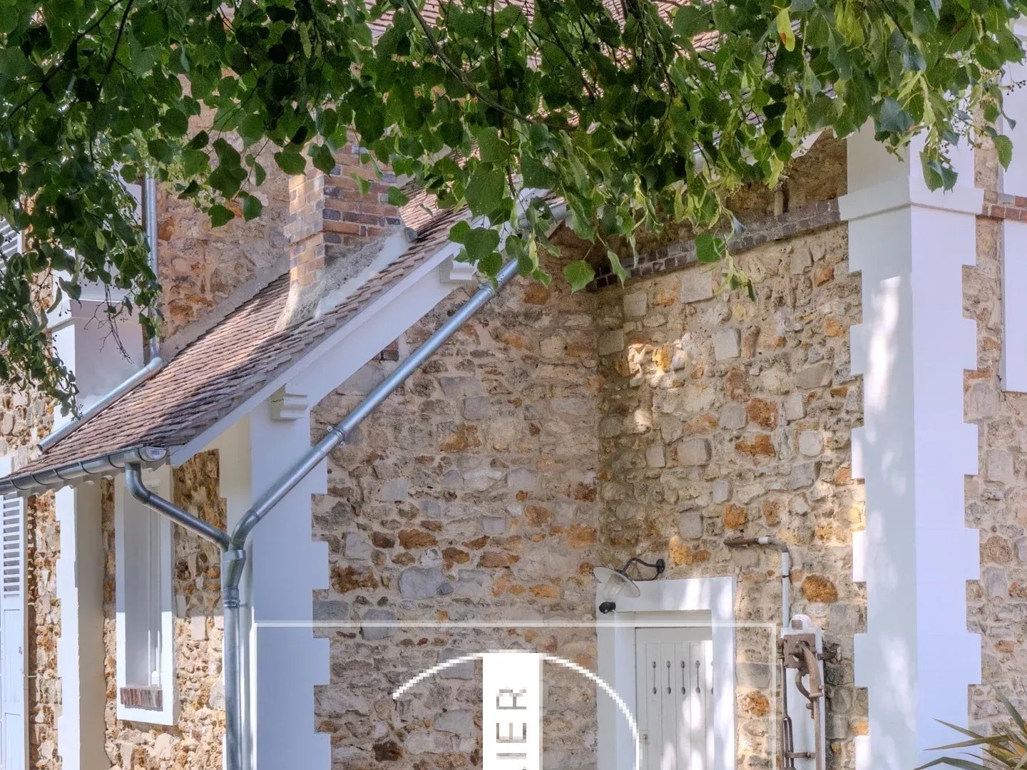 BARBIZON CENTRE - PROPRIETE DE CHARME / JARDIN de 1781m²
