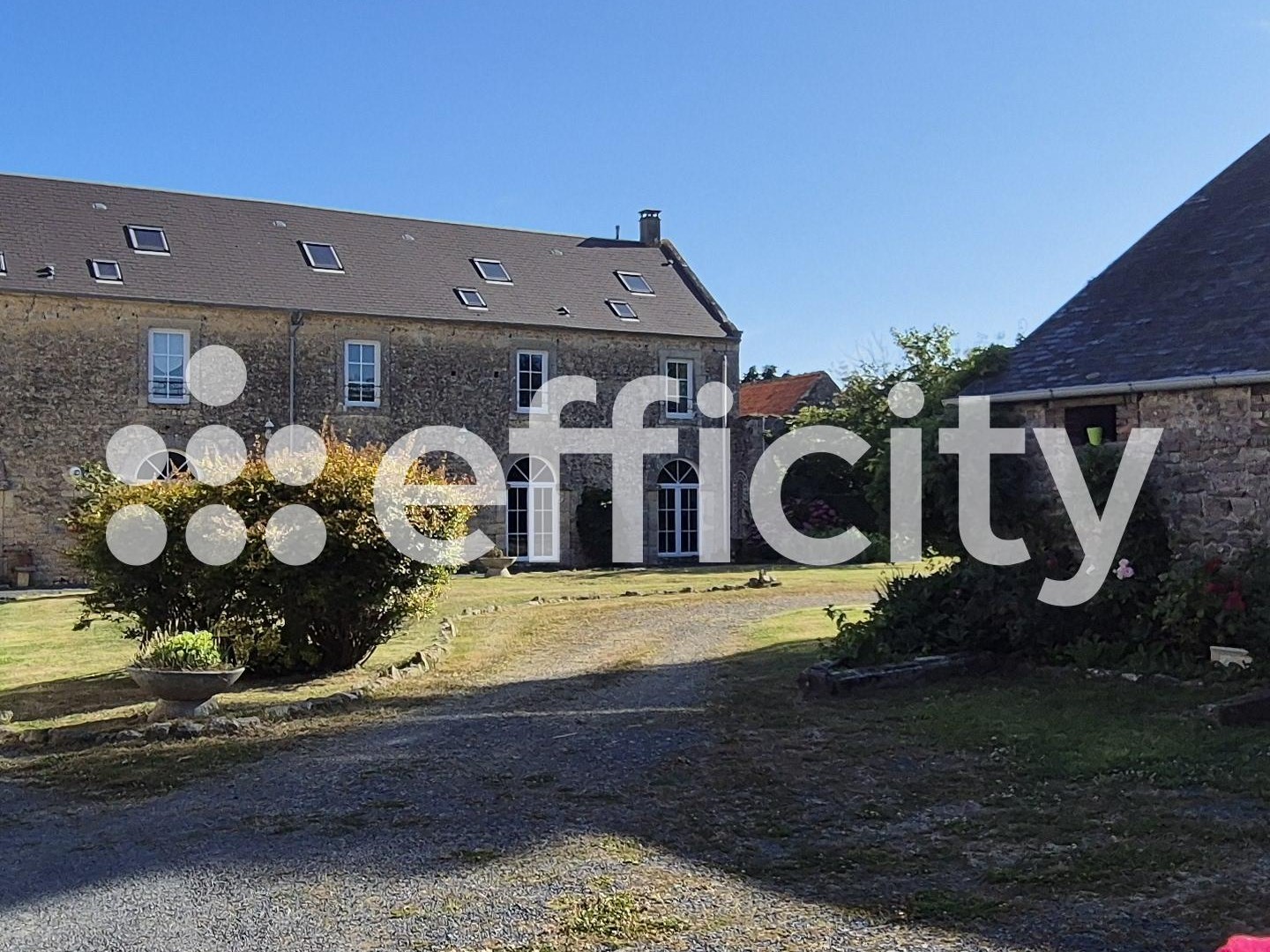 Maison à vendre - 14 pièces - 495m2 - Saint-Pierre-Du-Mont (14450)
