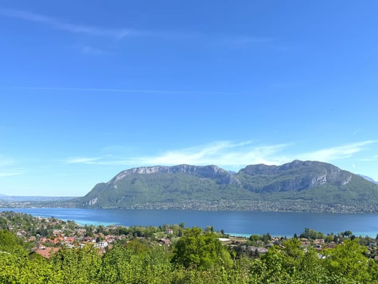 Rare à la vente -Vue panoramique 180o exceptionnelle et imprenable sur le lac d'Annecy