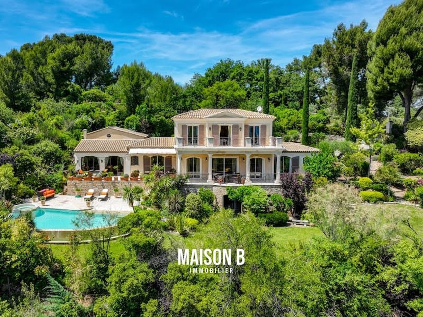 Propriété 7 pièces 297 m²