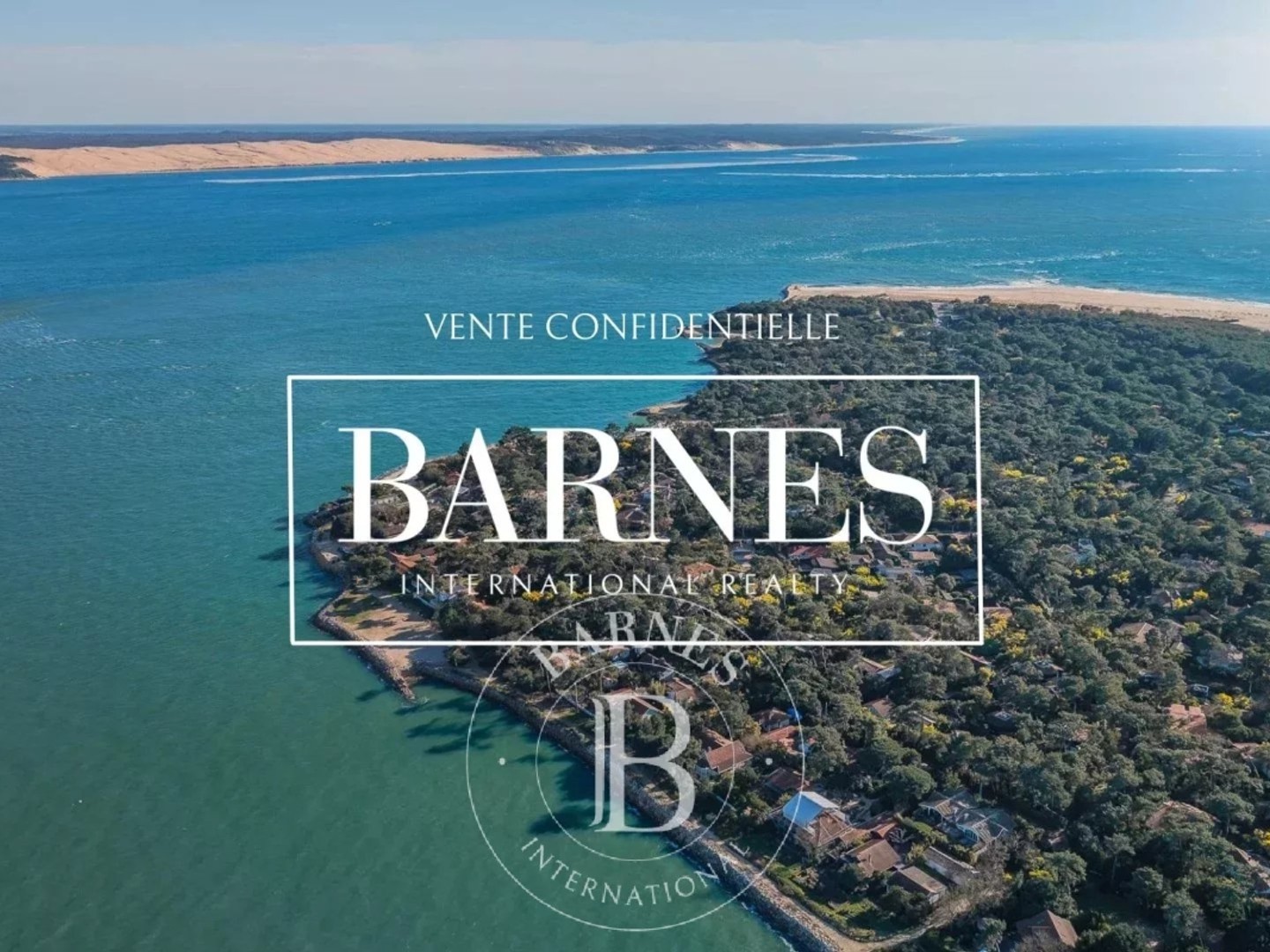 EXCLUSIVITÉ - VILLA EN BOIS À 150 M DU BASSIN AU CAP FERRET