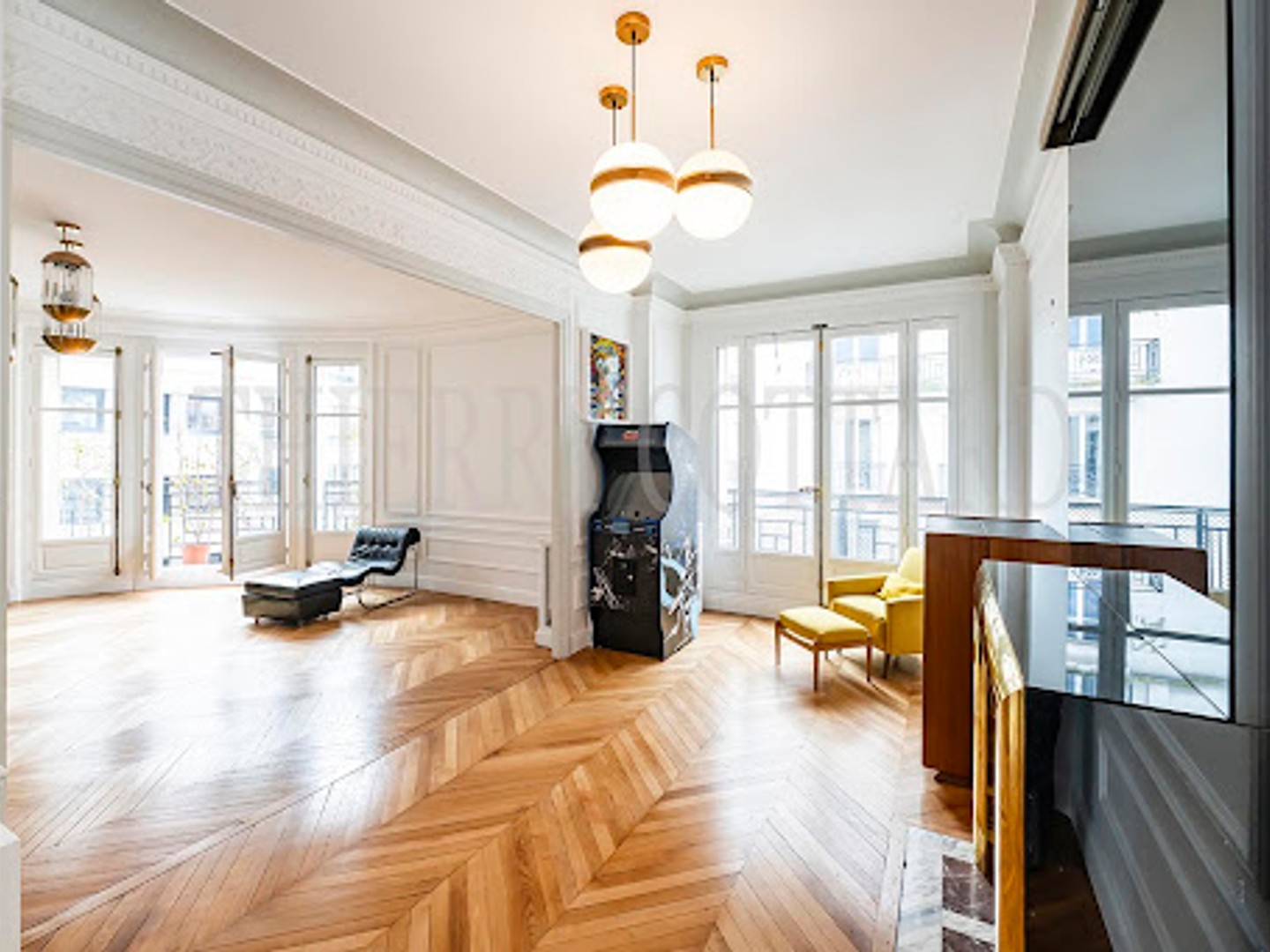 Appartement 6 pièces 180 m²