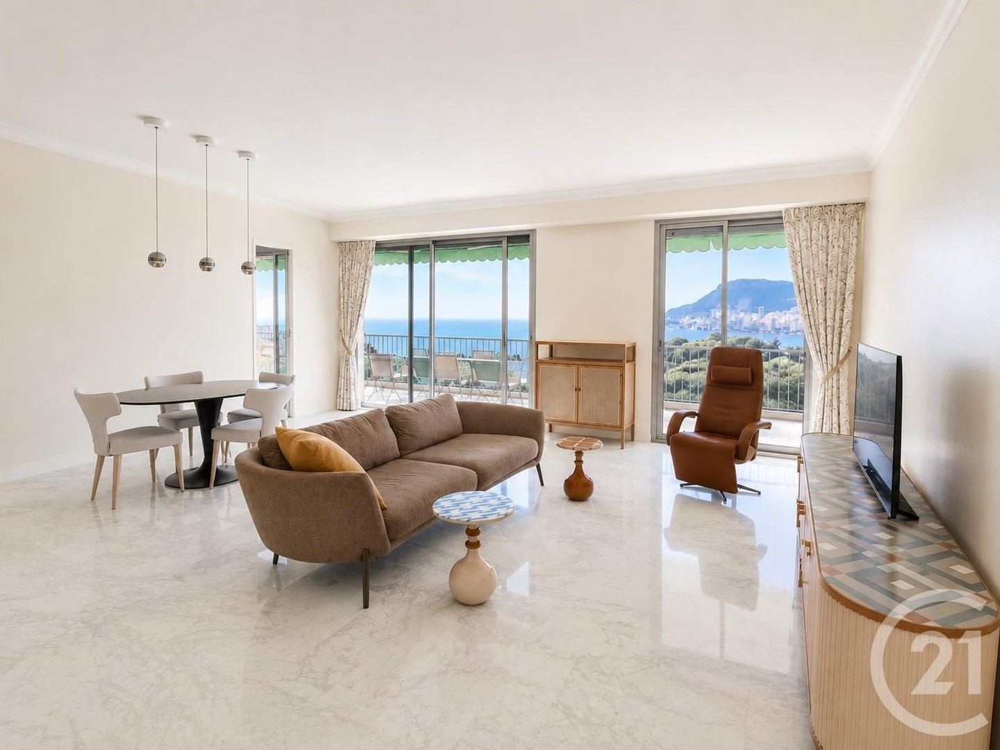 Appartement à vendre - 4 pièces - 127m2 - Roquebrune-Cap-Ma... (06190)