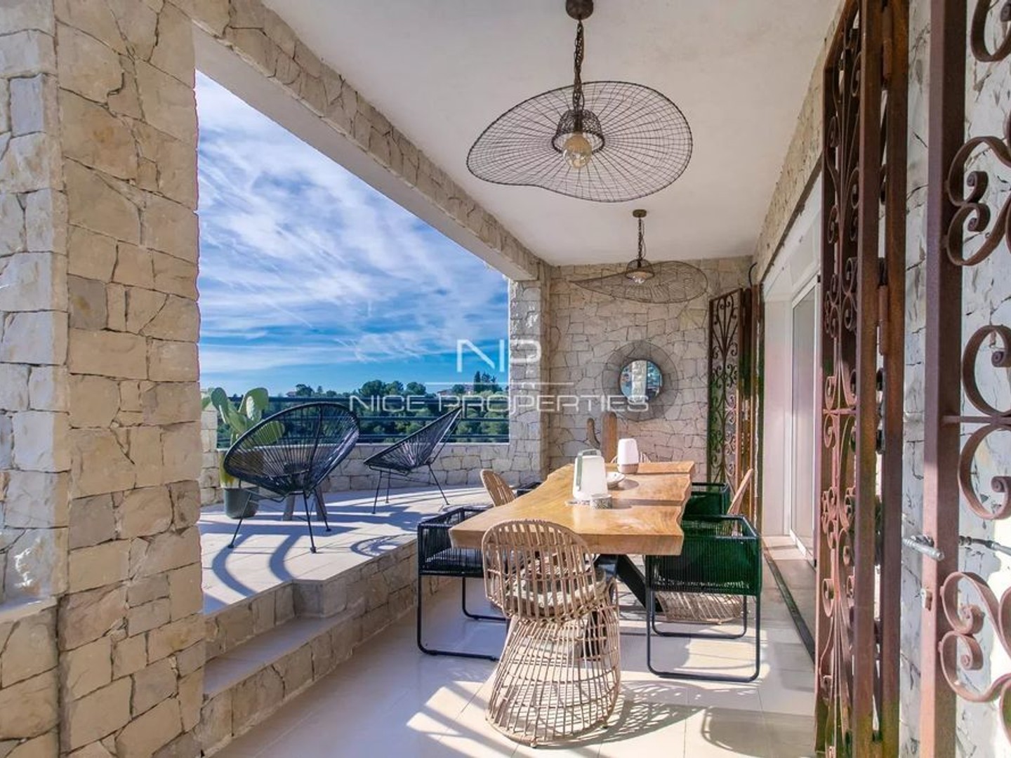 Maison à vendre - 4 pièces - 141m2 - Colomars (06670)