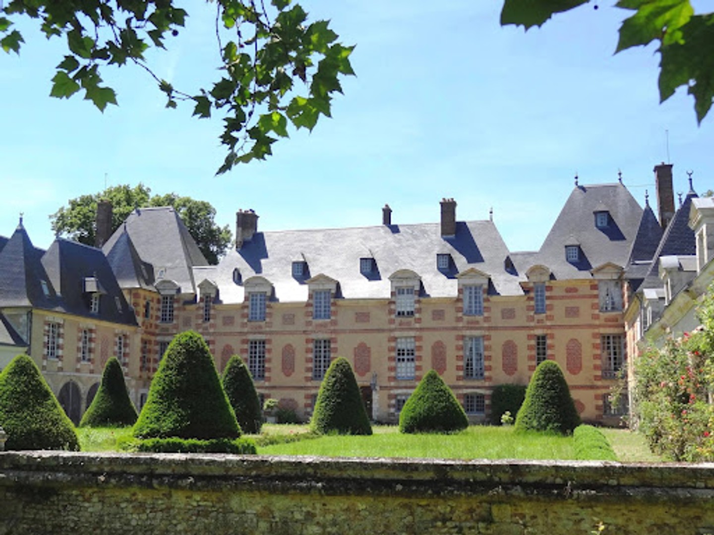 Château 50 pièces 2940 m²