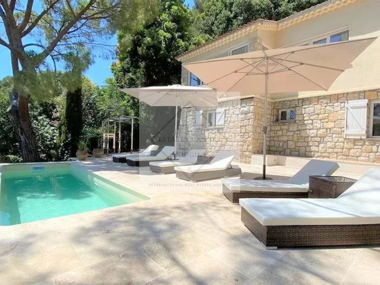 Maison à vendre - 8 pièces - 220m2 - Mougins (06250)