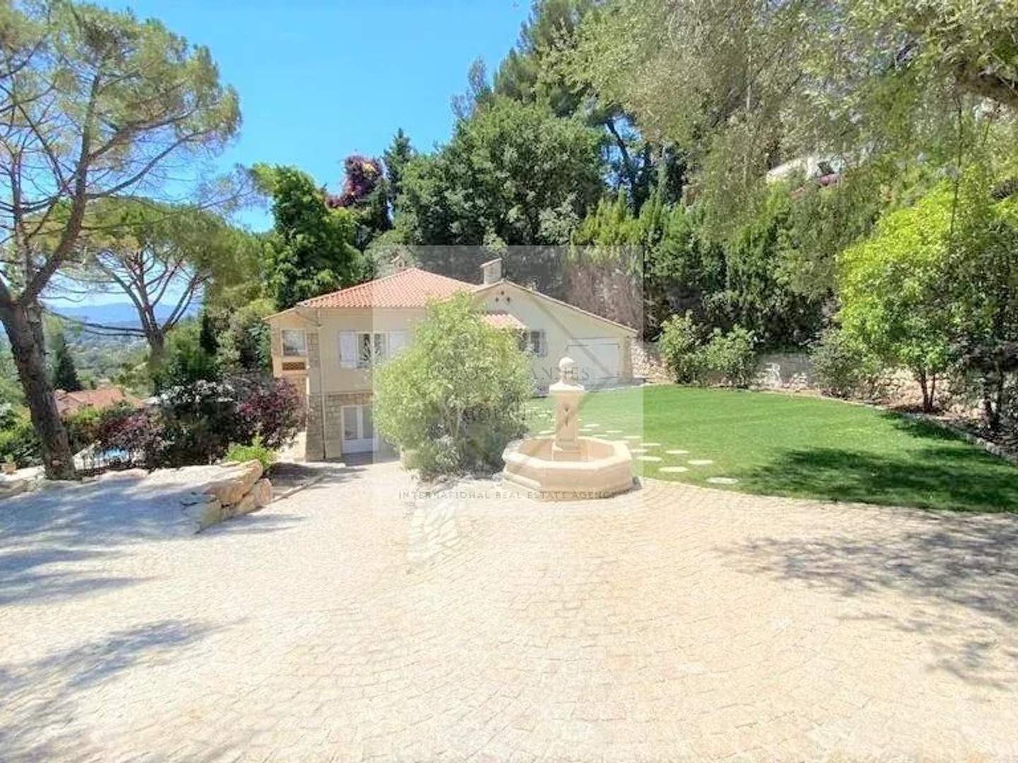 Maison à vendre - 8 pièces - 220m2 - Mougins (06250)