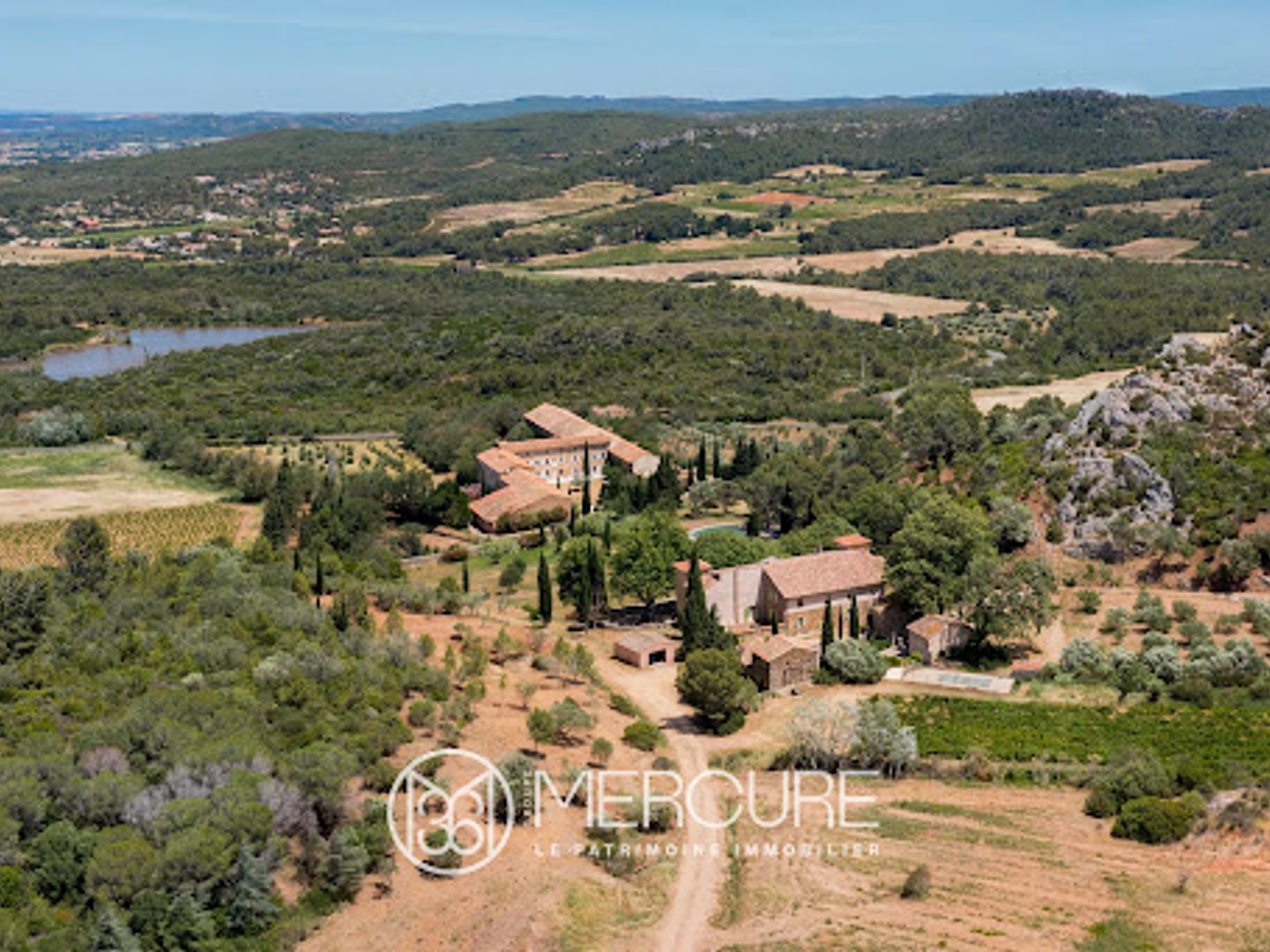 Maison à vendre - 45 pièces - 1834m2 - Thézan-Des-Corbières (11200)