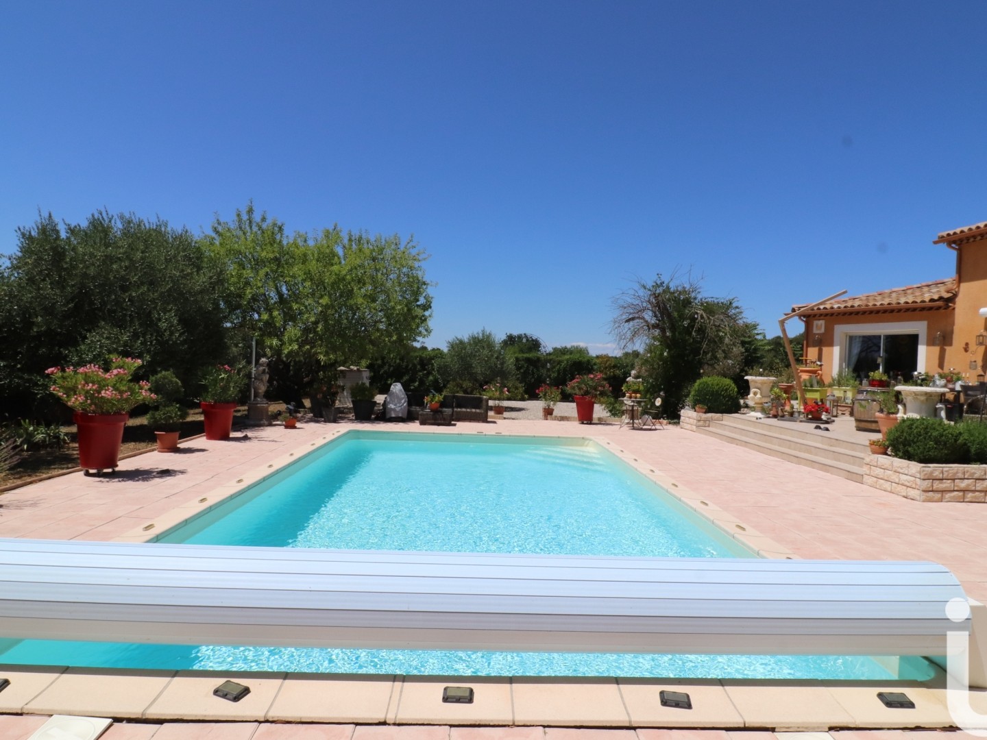 Maison à vendre - 7 pièces - 196m2 - La Verdière (83560)