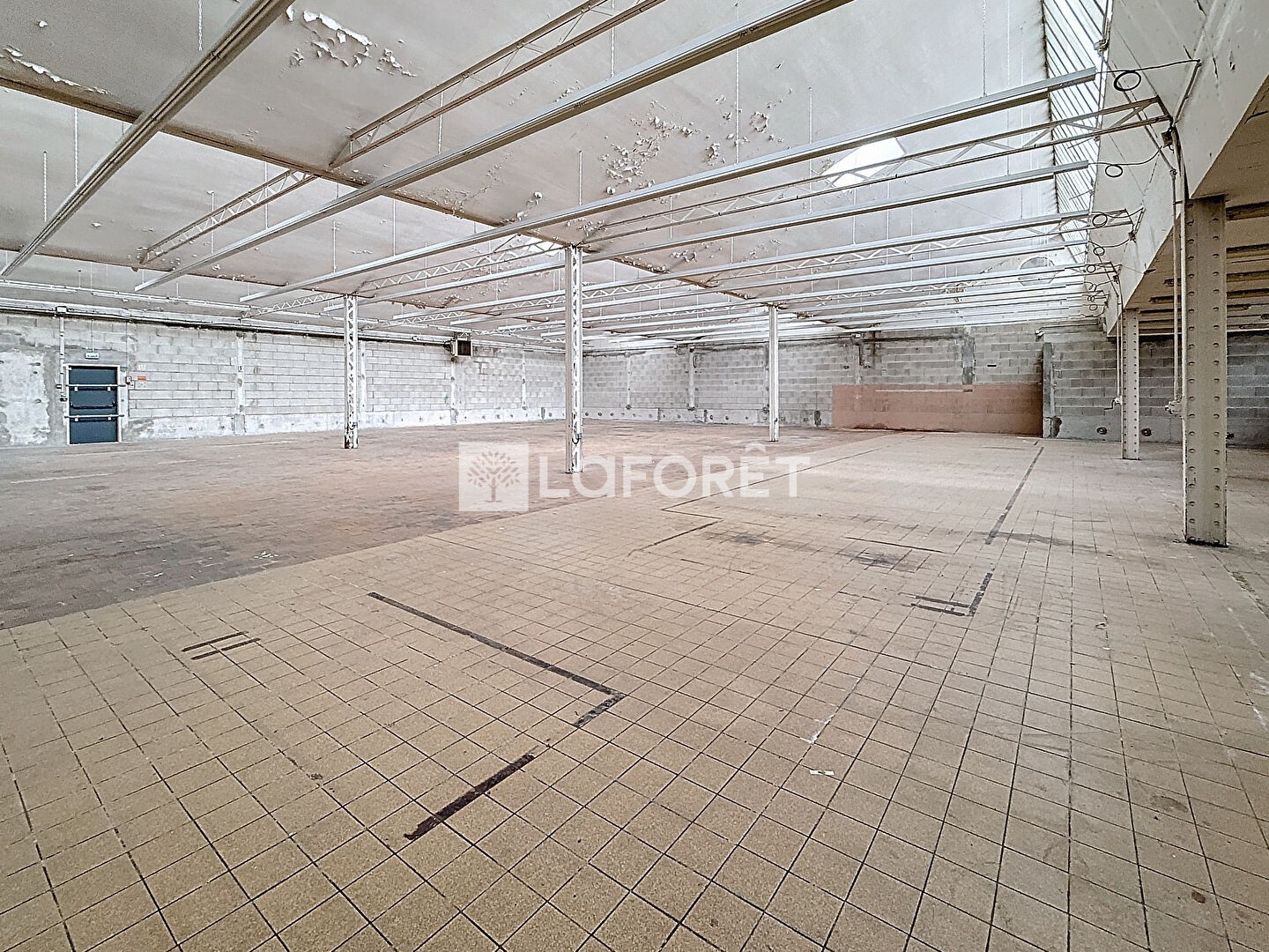 Locaux à vendre - 4850m2 - Châlons-En-Champagne (51000)