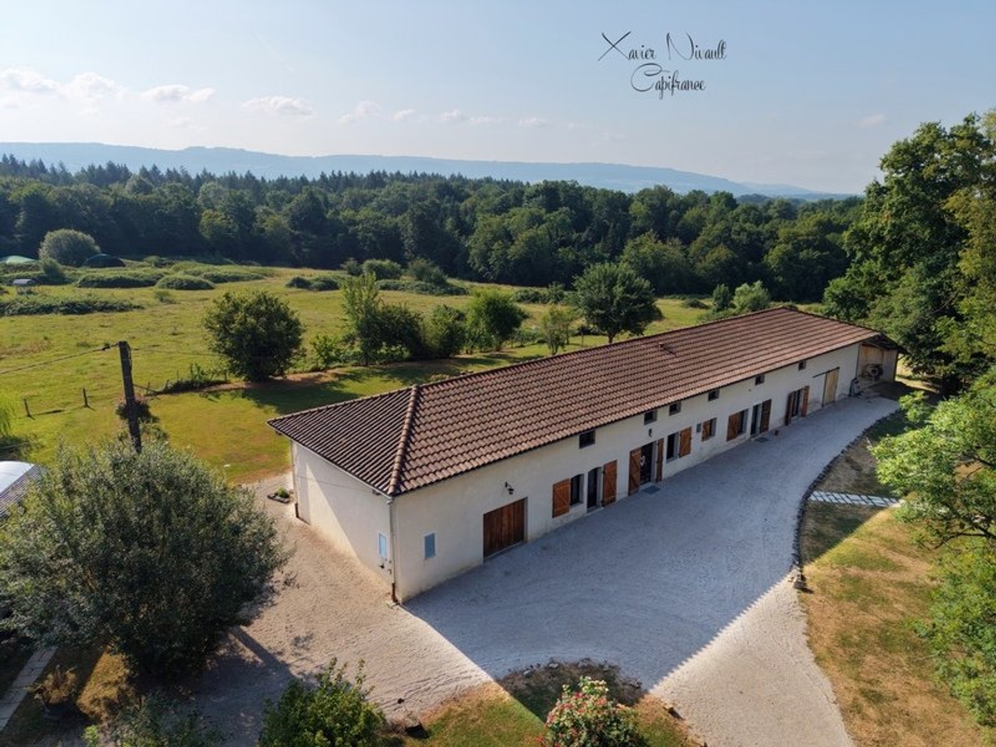 Maison à vendre - 11 pièces - 355m2 - Saint-Amour (39160)