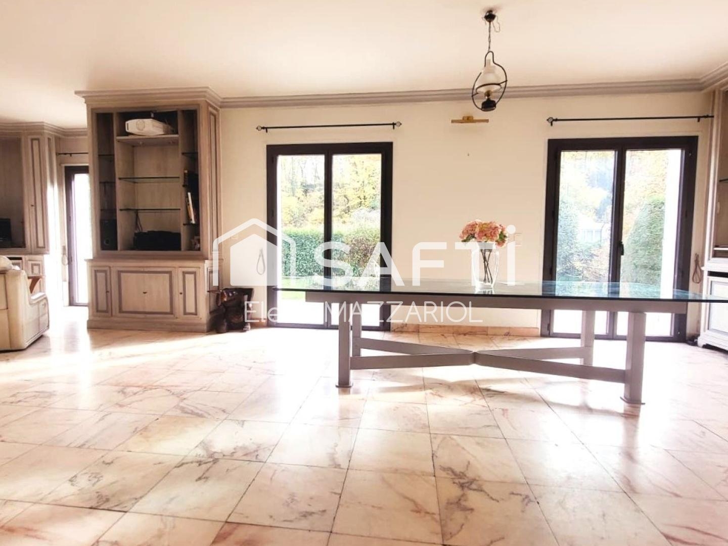 Maison à vendre - 7 pièces - 180m2 - Le Mesnil-Le-Roi (78600)