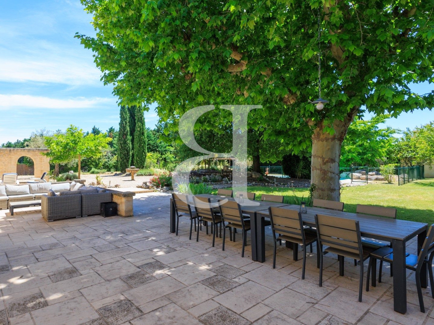 Maison à vendre - 9 pièces - 370m2 - L'isle-Sur-La-Sorgue (84800)