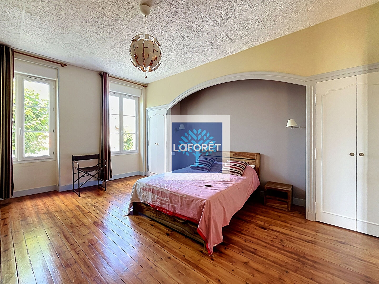 Maison à vendre - 22 pièces - 541m2 - Jonzac (17500)