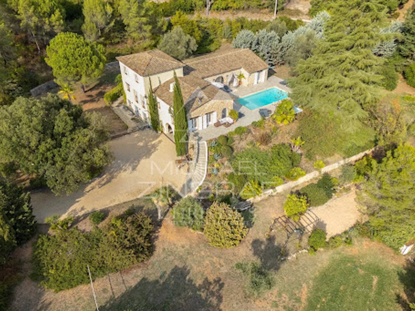 Maison 11 pièces 344 m²