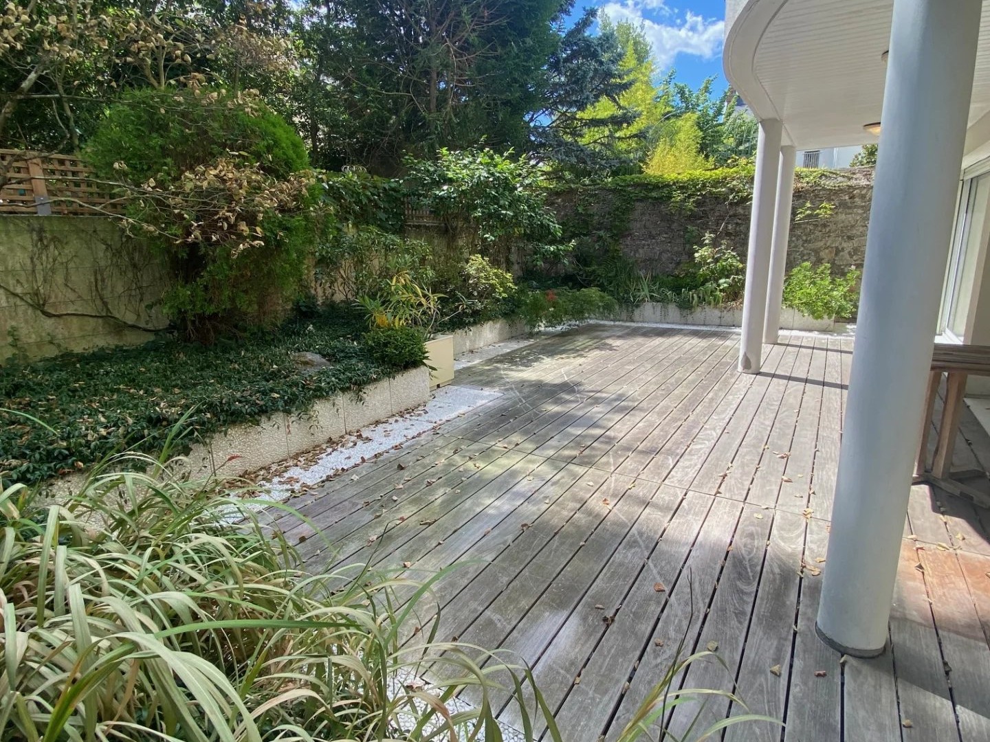 APPARTEMENT DUPLEX AVEC GRANDE TERRASSE