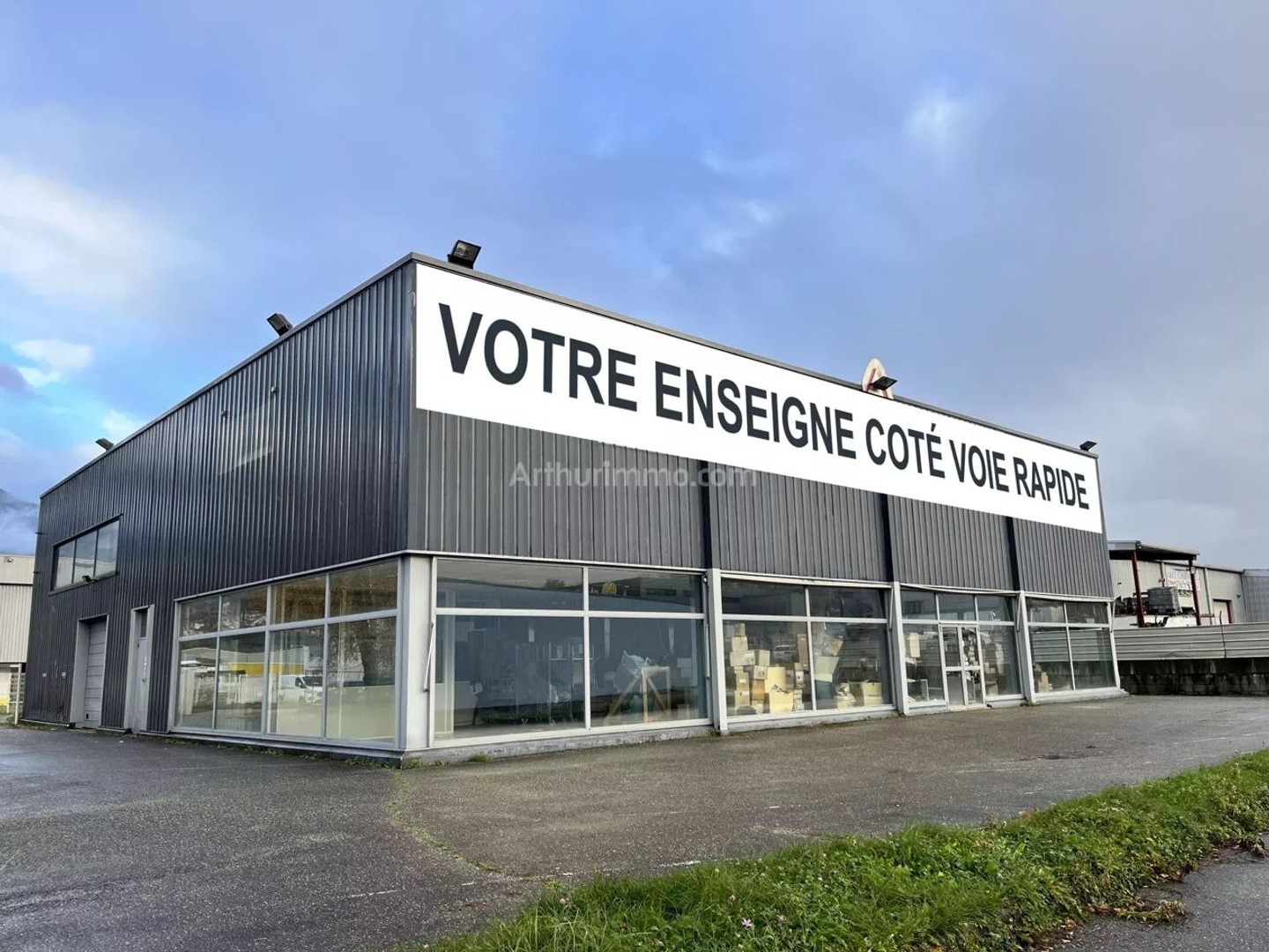Magasin à vendre - 6 pièces - 750m2 - Voglans (73420)