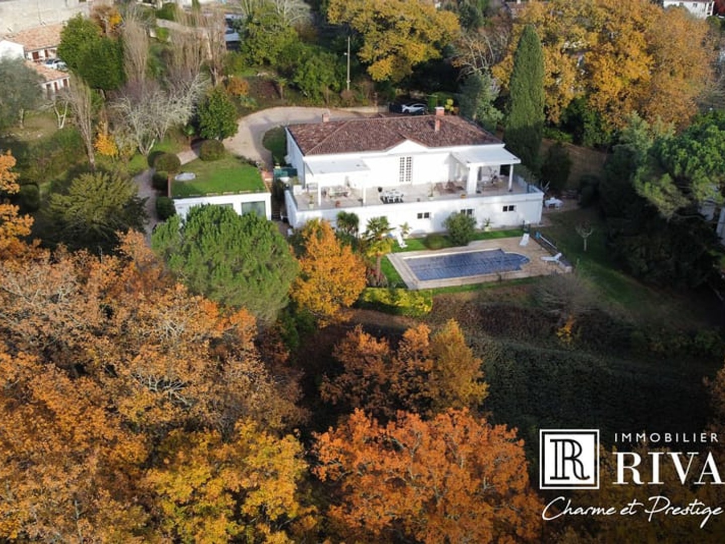 PROCHE COMMERCE ET ECOLE - 360 M2 - POUR GRANDE FAMILLE