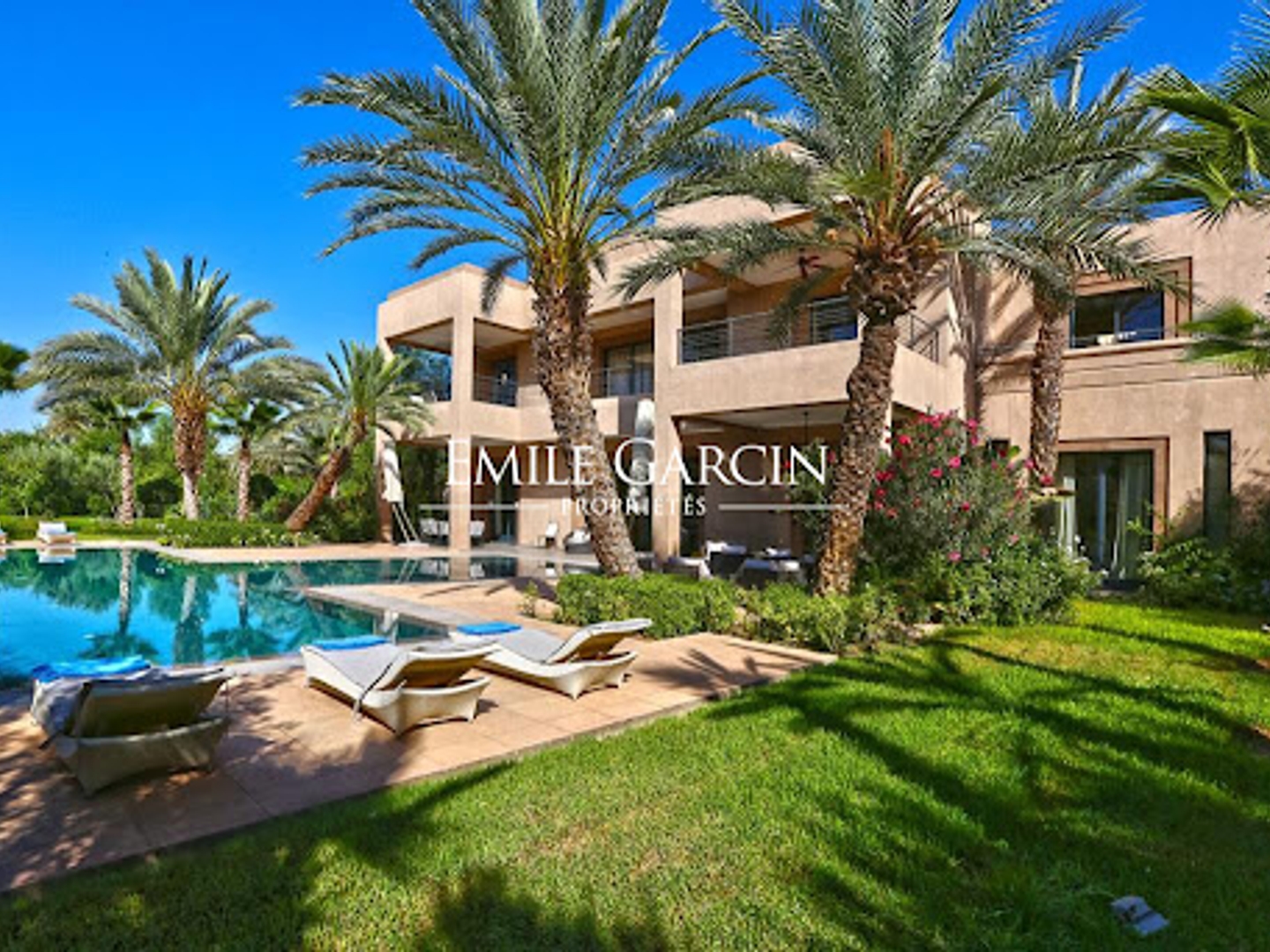 Maison 14 pièces 950 m²