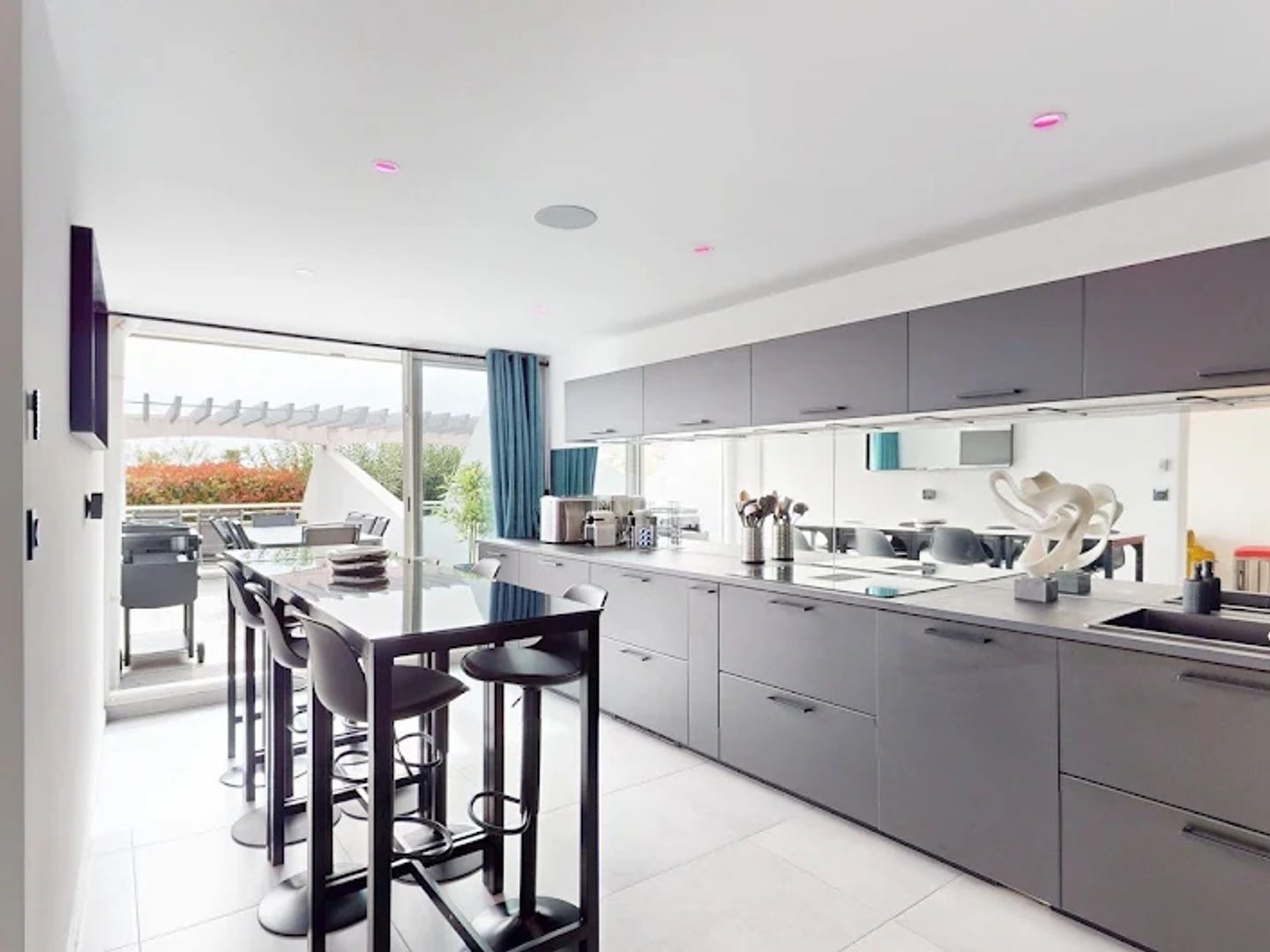 Appartement 1 pièce 87 m²