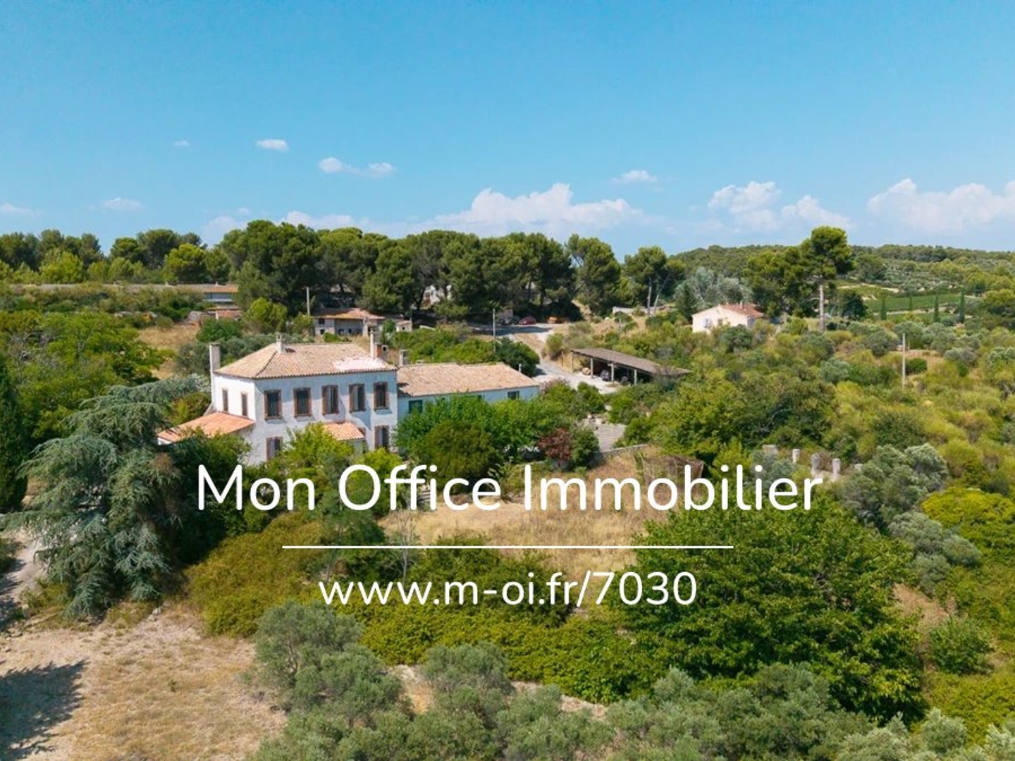 Référence : 7030-ABO - Vaste domaine 40 hectares + 2 Maisons de 500 m2 et 85 m2 + divers bâtis