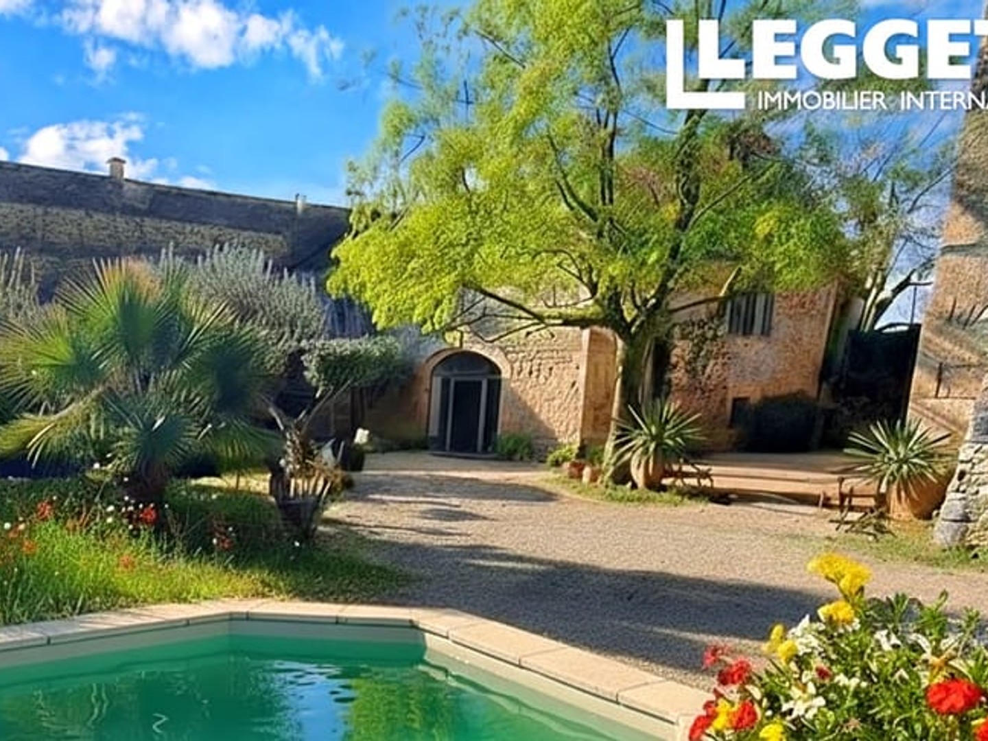 Propriété historique du XVIIe siècle avec 2 maisons, piscine et fort potentiel locatif à proximité d'Uzès.