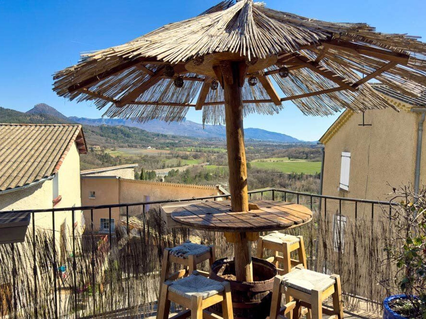Maison à vendre - 13 pièces - 247m2 - Thèze (04200)