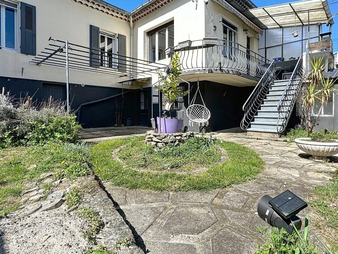 Maison de ville au charme insoupçonné