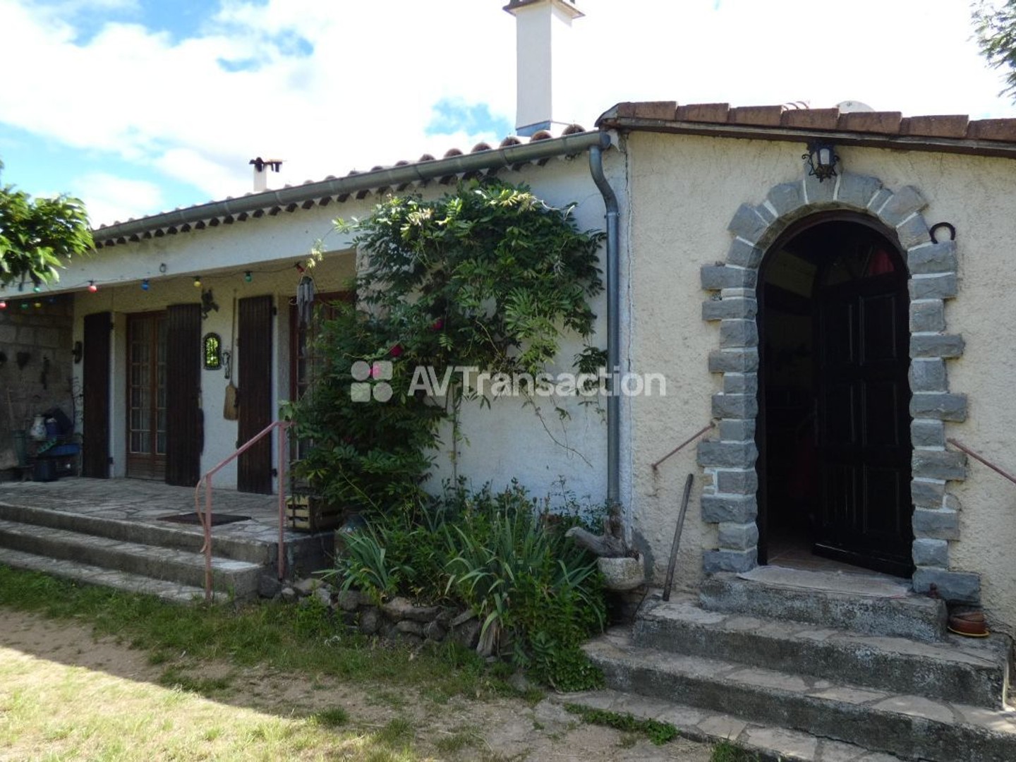 Maison de plain pied sur 1325 m² de jardin