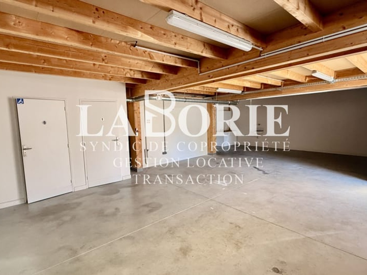 Locaux à vendre - 128m2 - Avignon (84140)