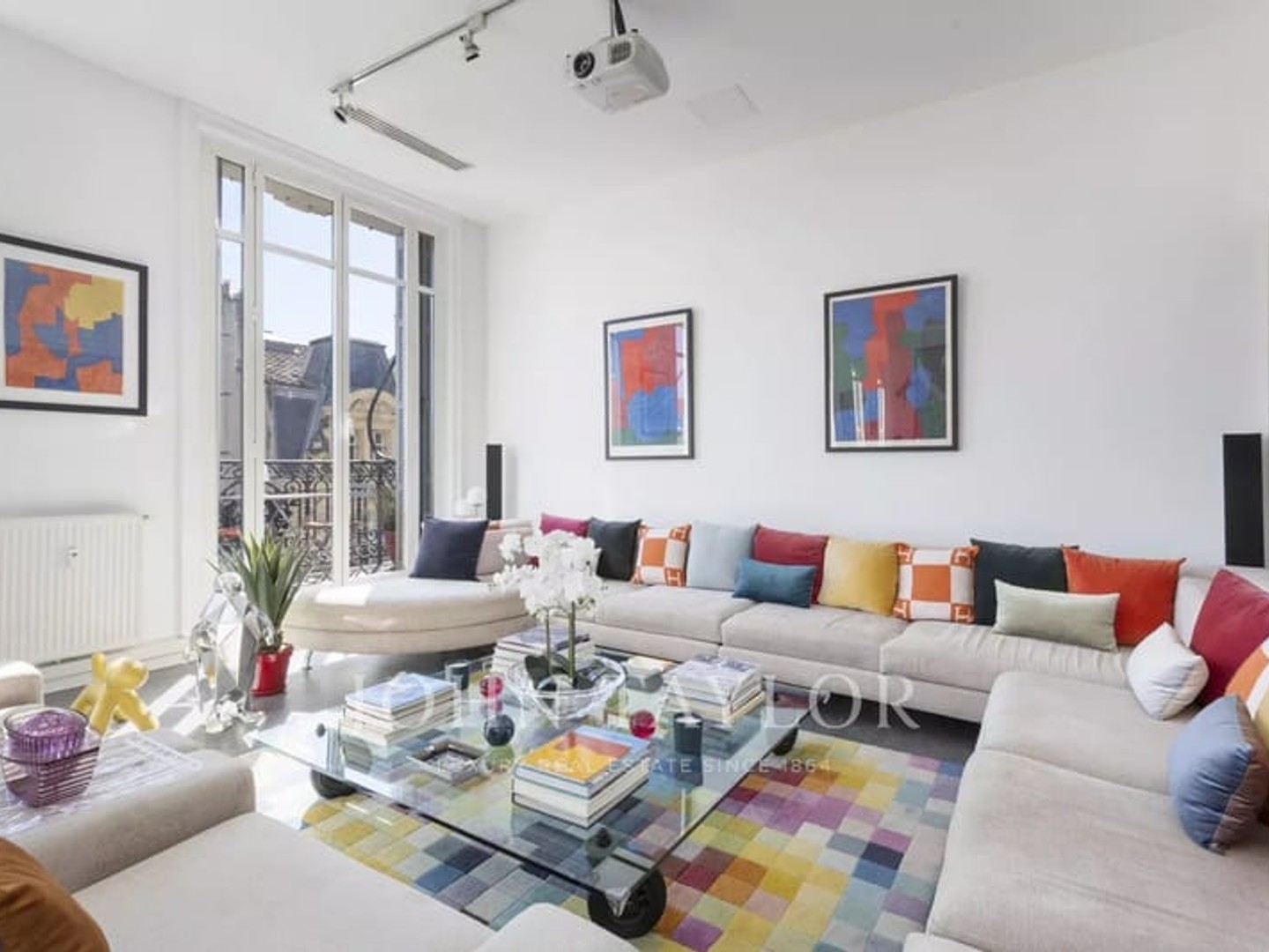 Appartement d'exception au dernier étage d'un immeuble haussmannien - Carré d'Or, Marseille