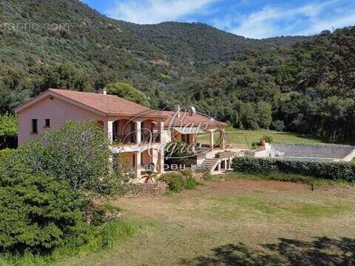 Maison à vendre - 8 pièces - 212m2 - Le Lavandou (83980)