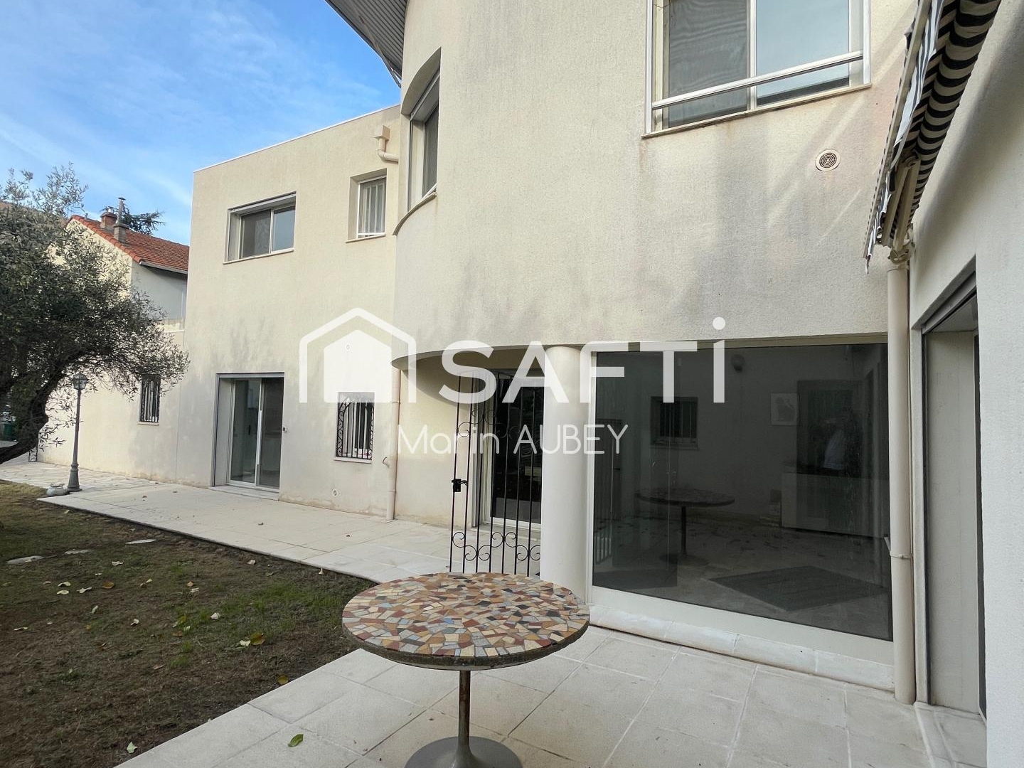 Maison à vendre - 9 pièces - 180m2 - Nîmes (30000)