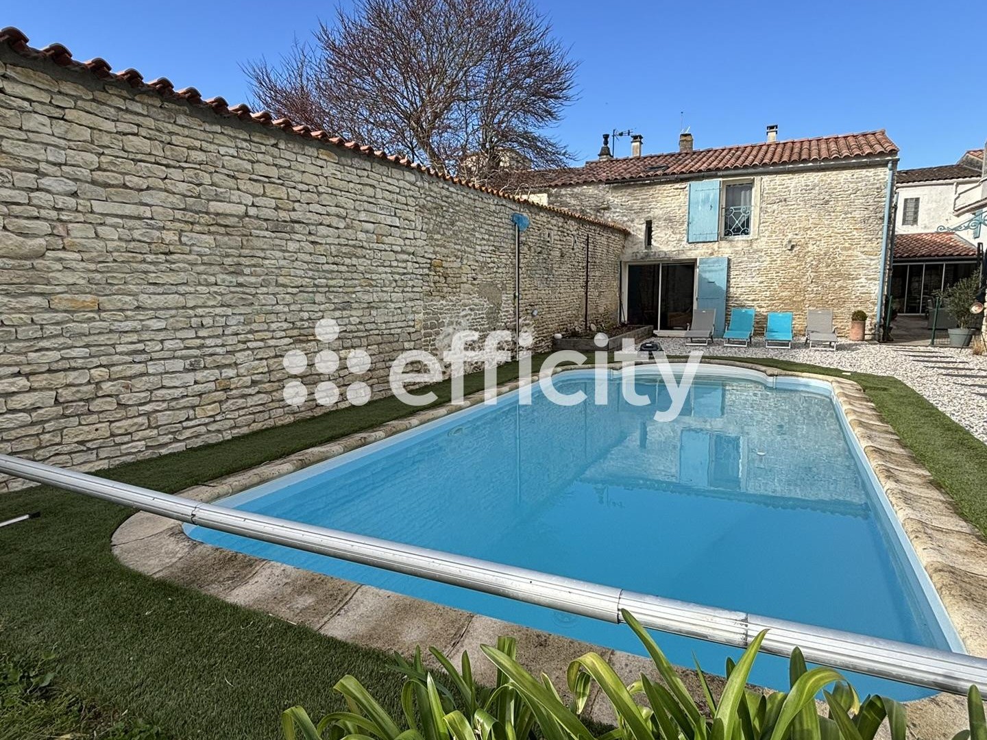 Maison à vendre - 9 pièces - 200m2 - Saint-Jean-De-Liv... (17170)