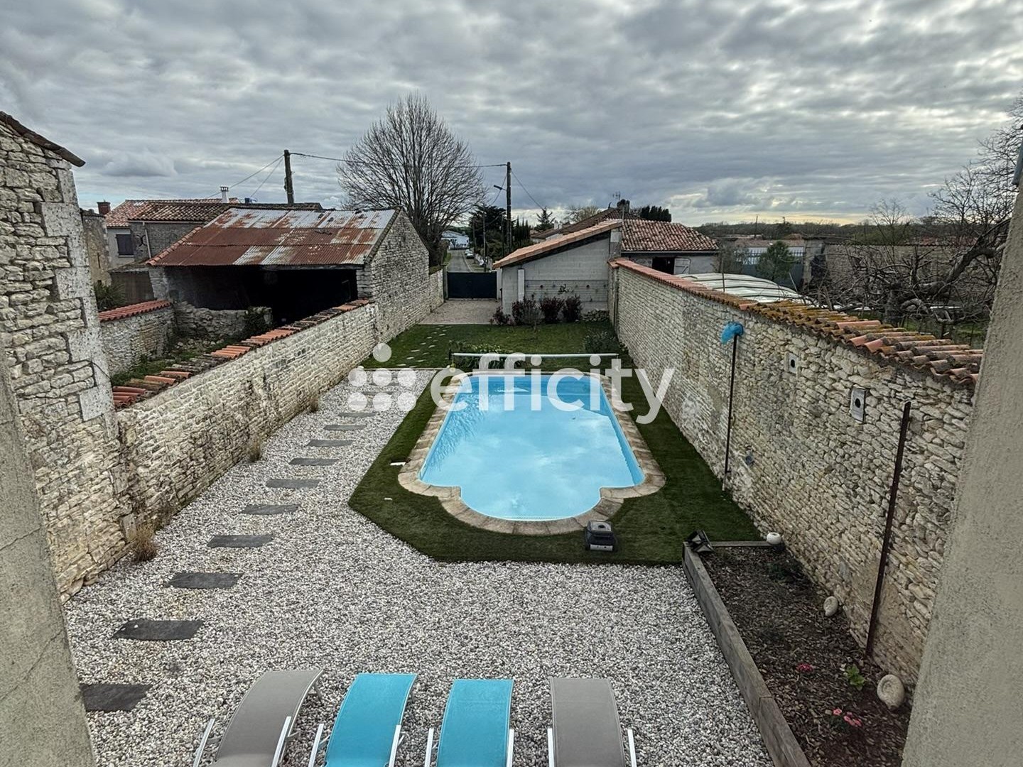 Maison à vendre - 9 pièces - 200m2 - Saint-Jean-De-Liv... (17170)