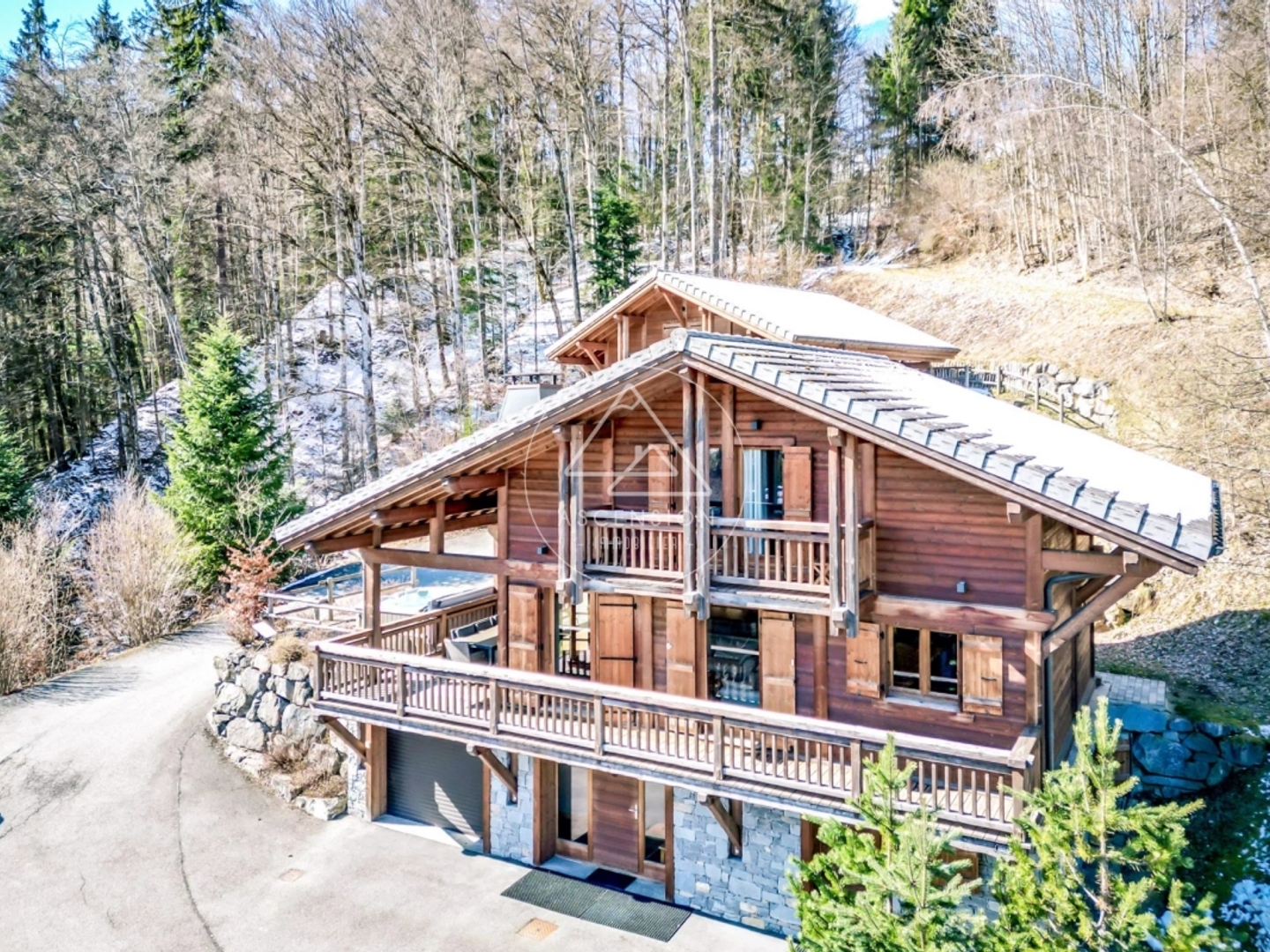 SOUS OFFRE - Superbe chalet de 5 chambres avec des vues panoramiques à La Côte d'Arbroz, proche de Morzine