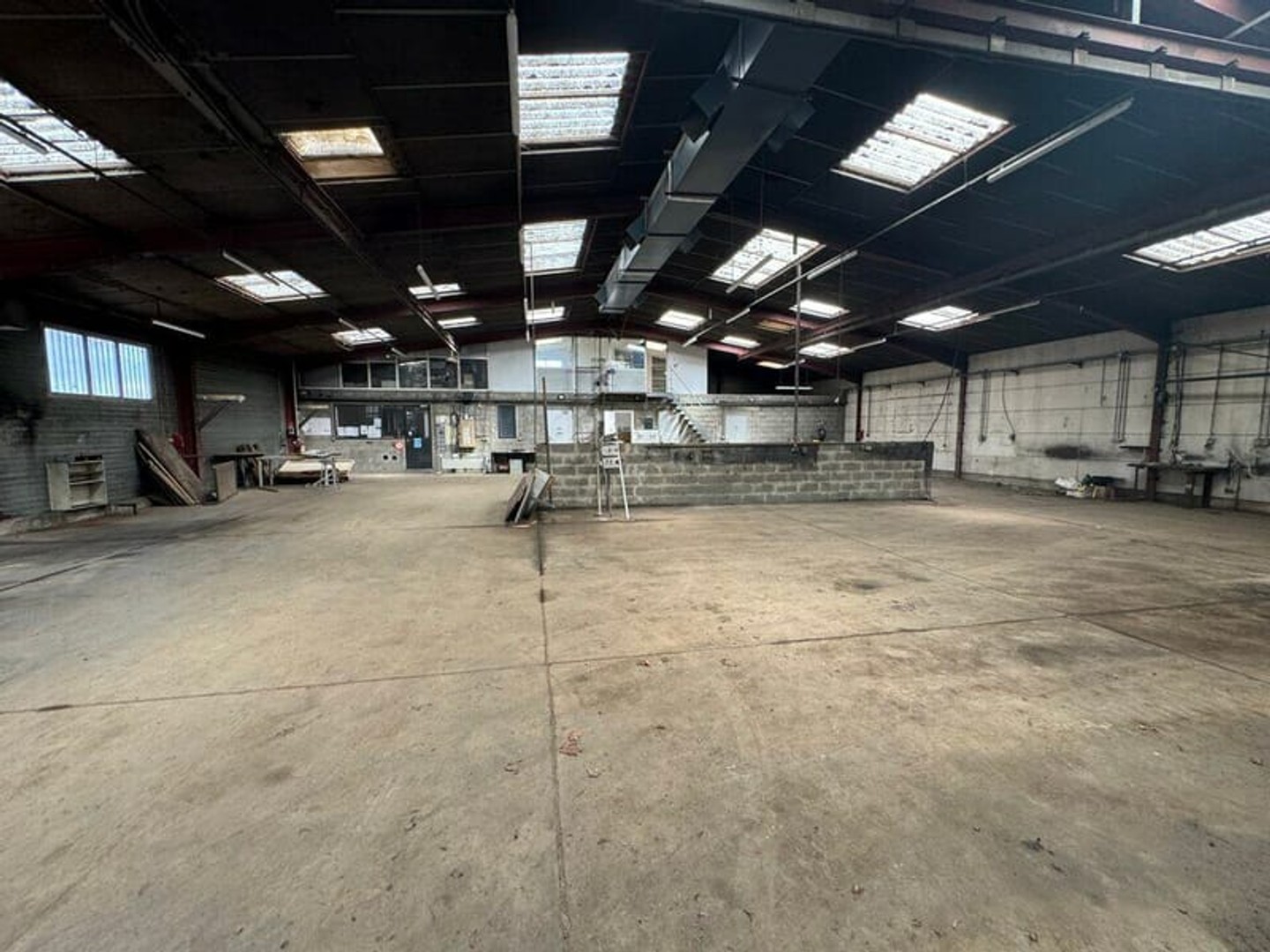 Locaux à vendre - 685m2 - Saint-Pierre-Des-... (37700)