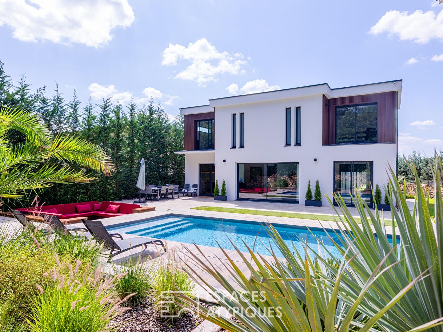 Villa d'architecte contemporaine de 2019, avec piscine et prestations d'exception à Montlignon
