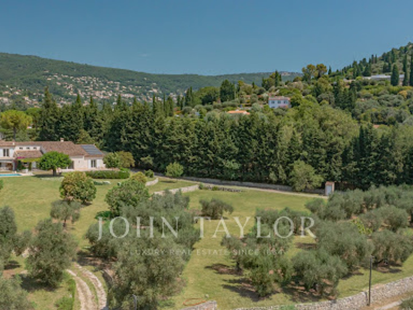 Villa 8 pièces 409 m²